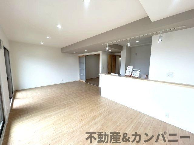 サントノーレ姫原弐番館の居間・リビング|ゆったり過ごせるリビングです