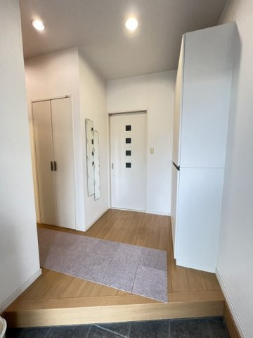 遠賀郡岡垣町中央台一丁目13番10号（C-27）の玄関