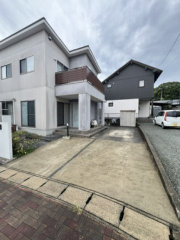 遠賀郡岡垣町中央台一丁目13番10号（C-27）の駐車場