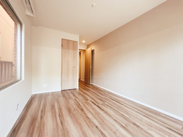 ■リノベーション済みならではの美しい内装が魅力。シンプルで上品なデザインに仕上がっています。