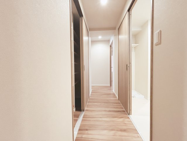 ■室内全体に統一感をもたせた美しい廊下スペース。内装が住まいの印象を引き立てます。