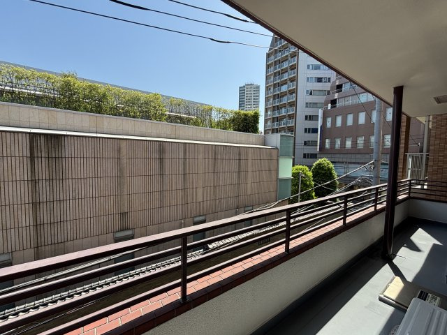 ■広さにゆとりのあるバルコニーで、開放感を楽しみながらゆったりとした時間を過ごせます。