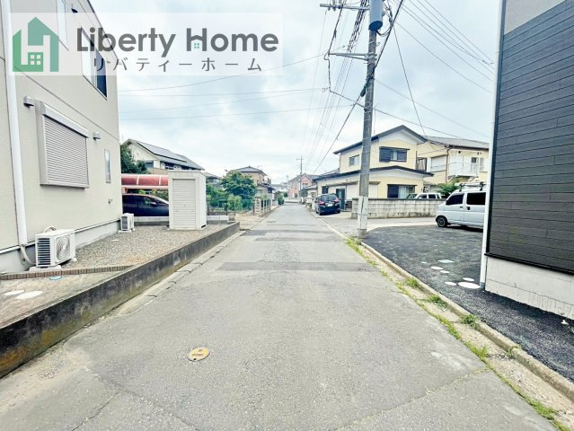 土浦市中村南第11　新築戸建　1号棟の前面道路含む現地写真