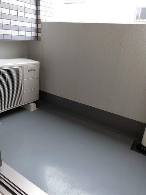 スリー エムのバルコニー