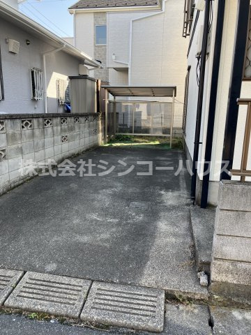 【駐車場】 | スペースユーⅡ | 敷地内には2台分の駐車場スペースがあります。駐輪場も設置済み。