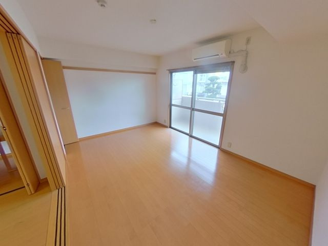 セラコート本山の居間・リビング