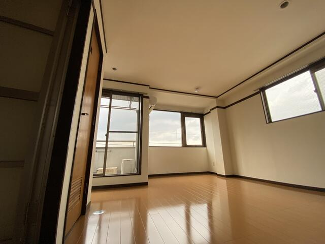 角部屋で明るいお部屋です♪
