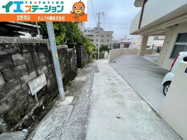 那覇三原２丁目　土地の前面道路含む現地写真
