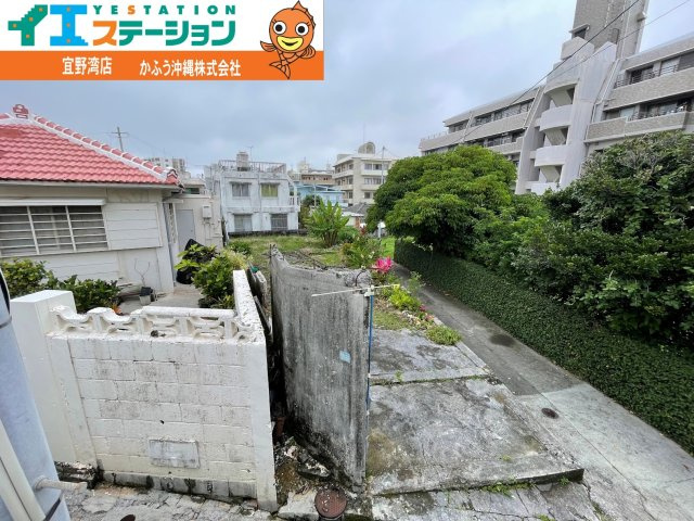 那覇三原２丁目　土地の前面道路含む現地写真