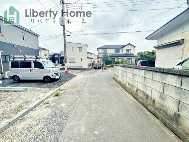 土浦市中村南第11　新築戸建　2号棟の前面道路含む現地写真
