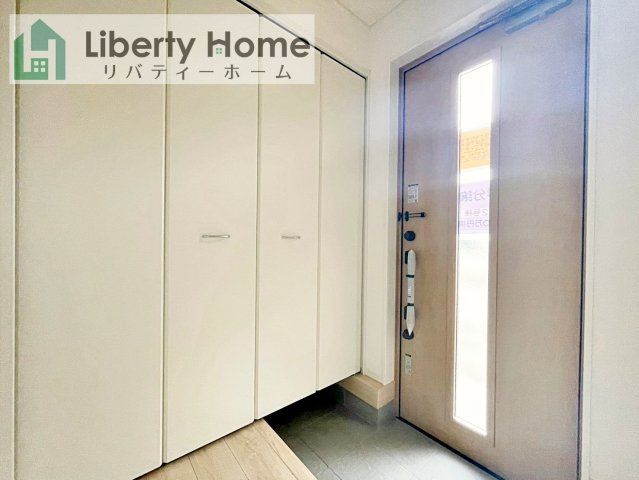 土浦市中村南第11　新築戸建　2号棟の玄関