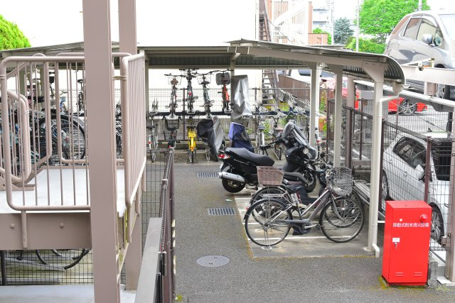 日野市万願寺２丁目の中古マンションの駐輪場