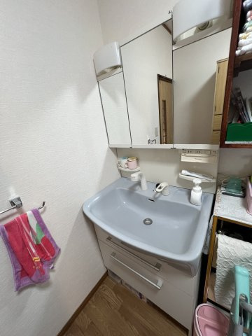 津山市日上　中古住宅7DKの独立洗面台