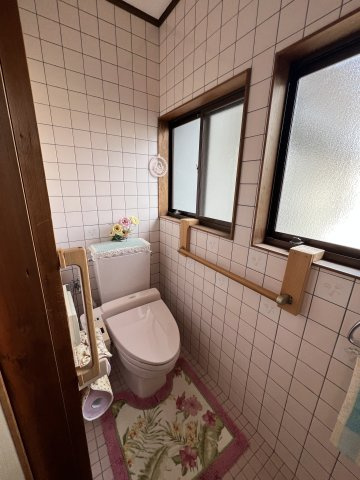 津山市日上　中古住宅7DKのトイレ