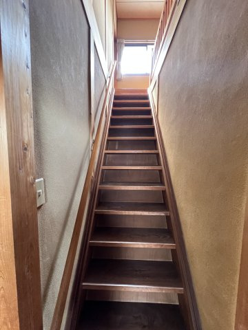 津山市日上　中古住宅7DKの内装