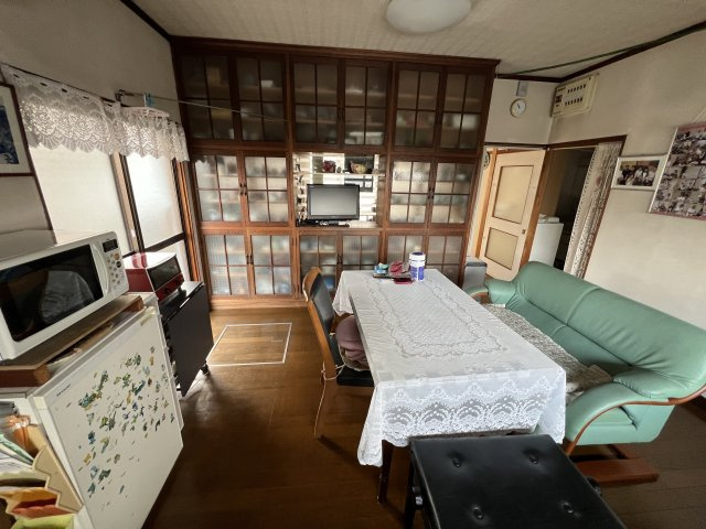 津山市日上　中古住宅7DKの居間・リビング