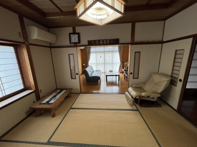 津山市日上　中古住宅7DKの和室|洋室とともに空間を広々と使える和室