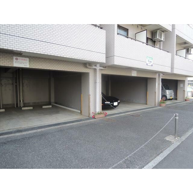 日神パレス八王子の駐車場