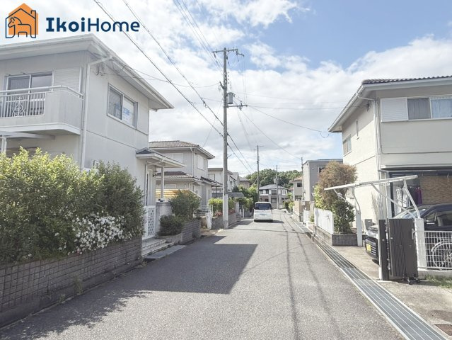 神戸市西区春日台9丁目　中古戸建のエントランス|交通量が少ないので静かです。小さなお子様がいるご家庭はご安心できると思います。