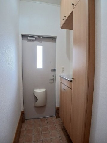 メゾン・ドゥ・シャルマン弐番館の玄関