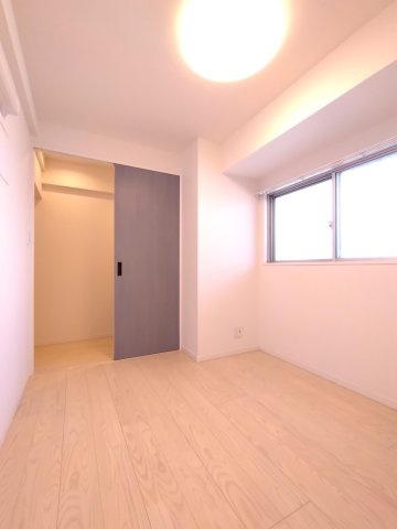 鶯谷日伸ハイツの洋室|個人の部屋や寝室として使える洋室です