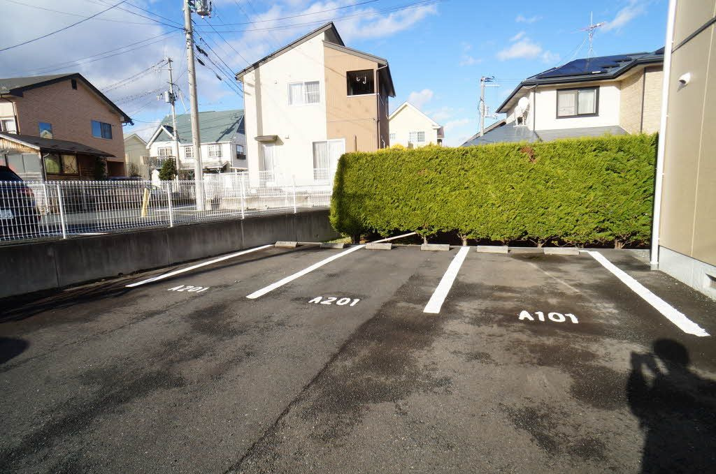 ミューローズ長橋Ⅱ Ａの駐車場