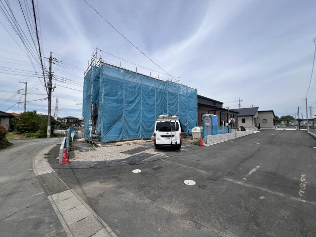 新築　藤岡市下栗須第1期　LIGNAGE　1号棟の前面道路含む現地写真|西側接道幅員約4ｍ