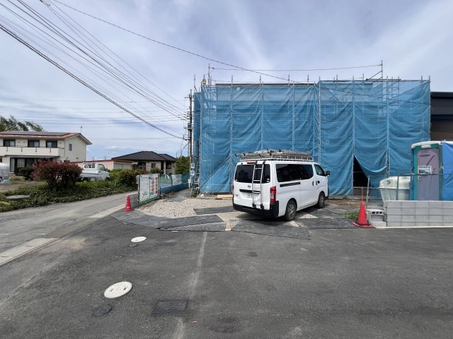 新築　藤岡市下栗須第1期　LIGNAGE　1号棟の駐車場|　駐車スペースは並列3台分可能です！
