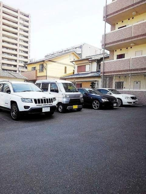 エバー　グリーンの駐車場