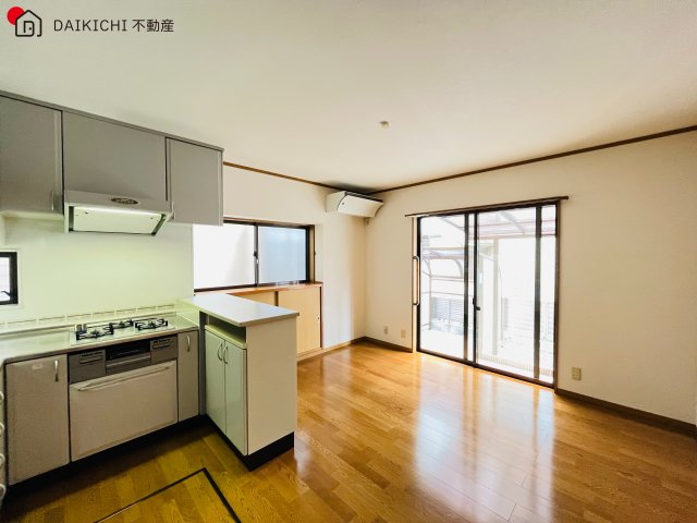 【居間・リビング】 | 川越市今成4丁目　中古戸建