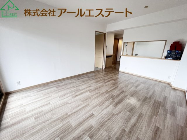 デュオプレステージフォンテーヌ宝殿　　JR「宝殿駅」徒歩5分の居間・リビング
