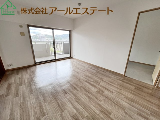 デュオプレステージフォンテーヌ宝殿　　JR「宝殿駅」徒歩5分の洋室