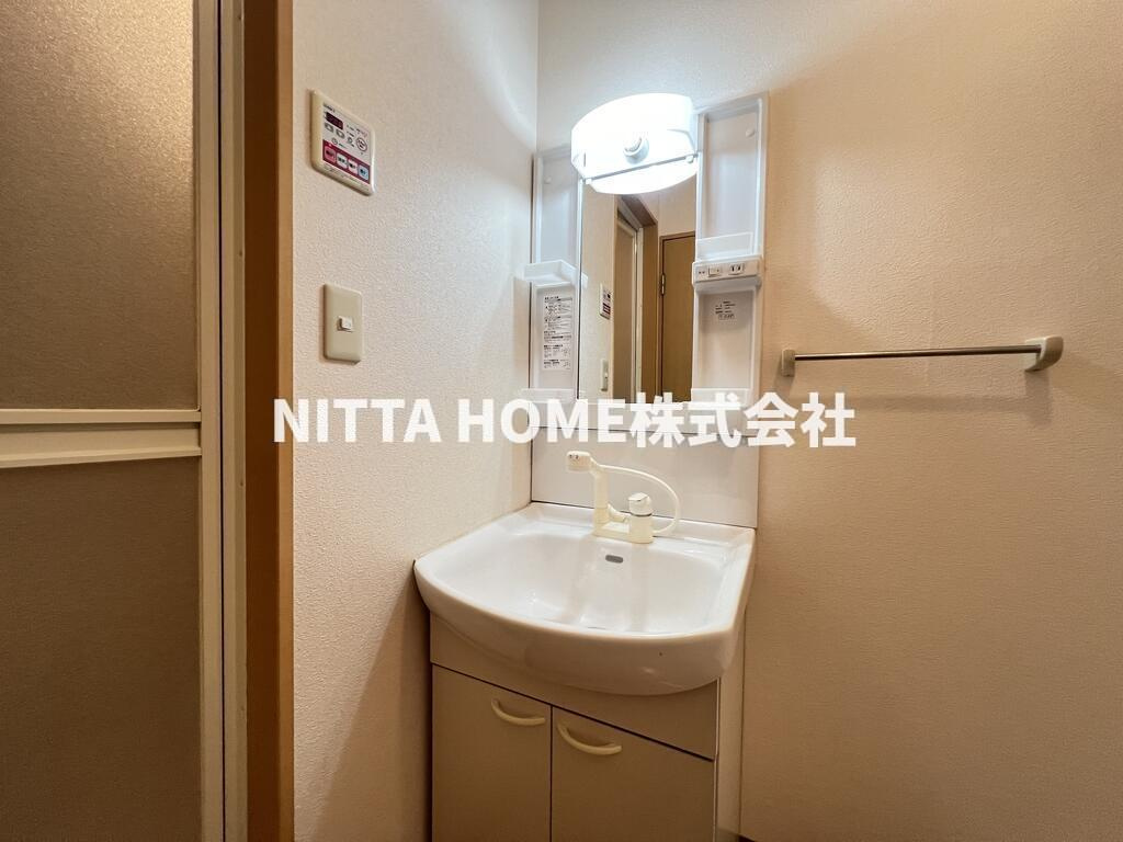 福知山市桔梗が丘３丁目のアパートの独立洗面台|洗髪洗面化粧台で毎朝の身支度も快適◎
