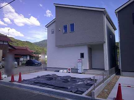 広島市安芸区上瀬野２丁目の外観|駐車並列2台可能！バイパス入口近くで車移動もスムーズ！