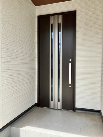 磯辺戸建のエントランス