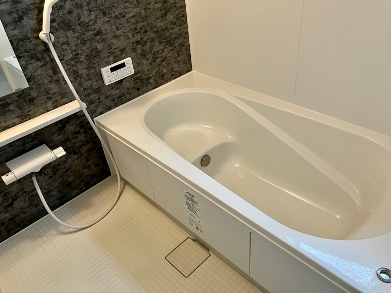 磯辺戸建の浴室