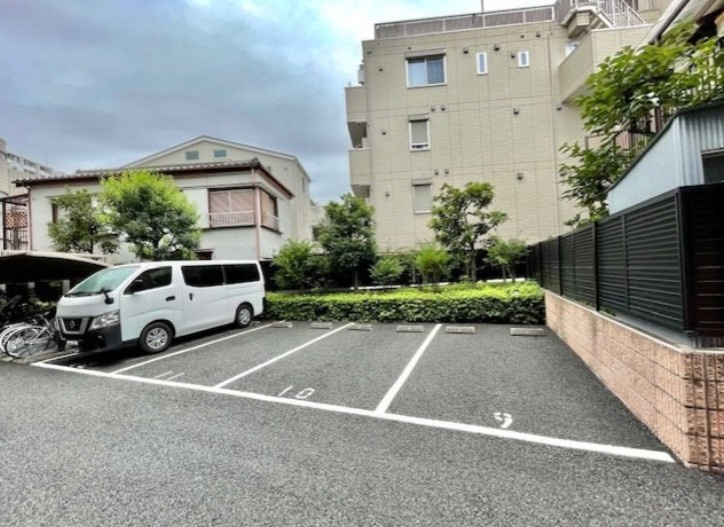 レジディア池袋の駐車場