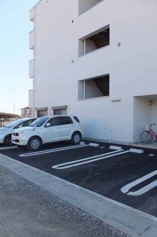 ソティエラシーヌの駐車場