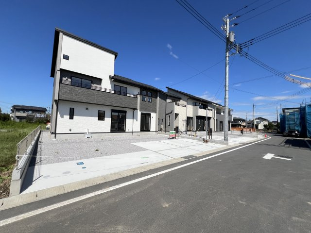 新築　藤岡市藤岡全8棟　Blooming　Garden　1号棟の前面道路含む現地写真|現地写真　南側接道幅員約6ｍ