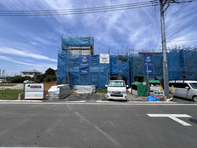 新築　藤岡市藤岡全8棟　Blooming　Garden　1号棟の駐車場|現地写真　駐車スペースは並列3台分可能です！

