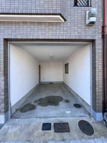 春日町　中古一戸建ての駐車場|■物件内覧・資金計画相談・住宅ローン相談、リフォーム相談、お問合せ受付中■
※当日・翌日のご内覧、ご相談はお電話でのお問合せがスムーズです！