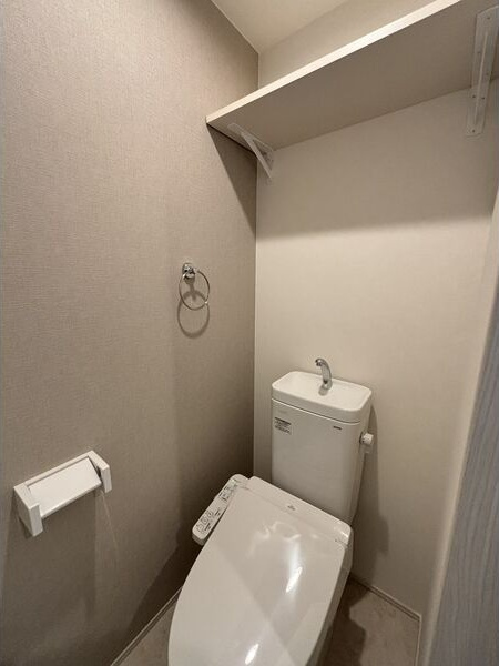 DEVELD荒子のトイレ|落ち着いた色調のトイレです