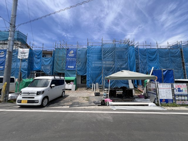 新築　藤岡市藤岡全8棟　Blooming　Garden　2号棟の駐車場|現地写真　駐車スペースは並列3台分可能です！
