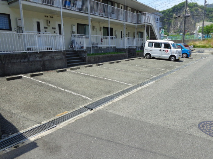 ルミエール中迫の駐車場