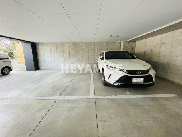 グランドステージ西山の駐車場