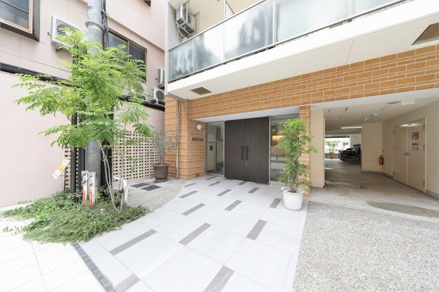 Y&Rino Residenceのエントランス