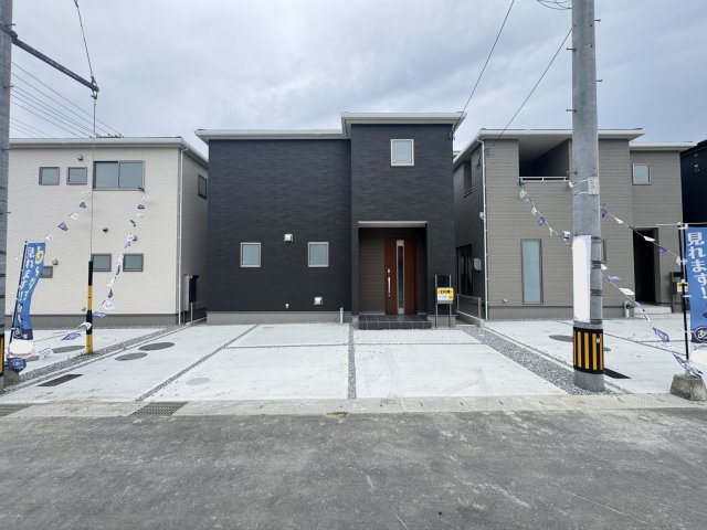 うるま市前原（全10棟）2号棟の外観|2号棟　並列駐車2台完備♪