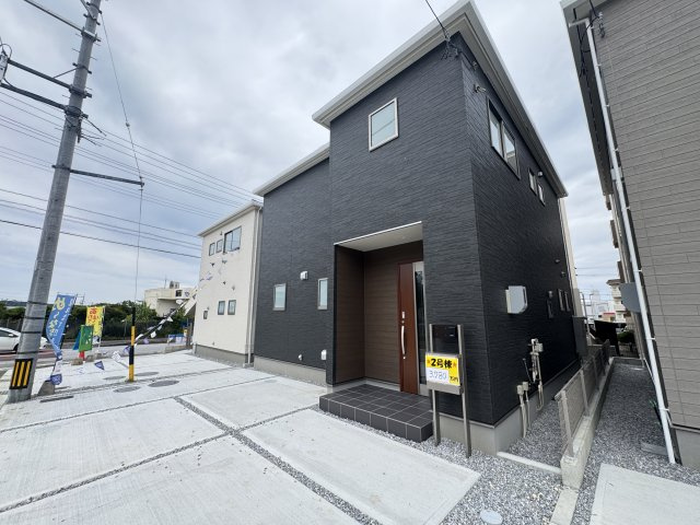 うるま市前原（全10棟）2号棟の外観|2号棟　並列駐車2台完備♪
