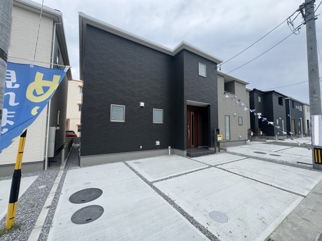 うるま市前原（全10棟）2号棟の外観|2号棟　並列駐車2台完備♪