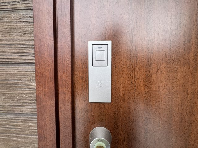 うるま市前原（全10棟）2号棟の玄関|2号棟　スマートキー付き♪